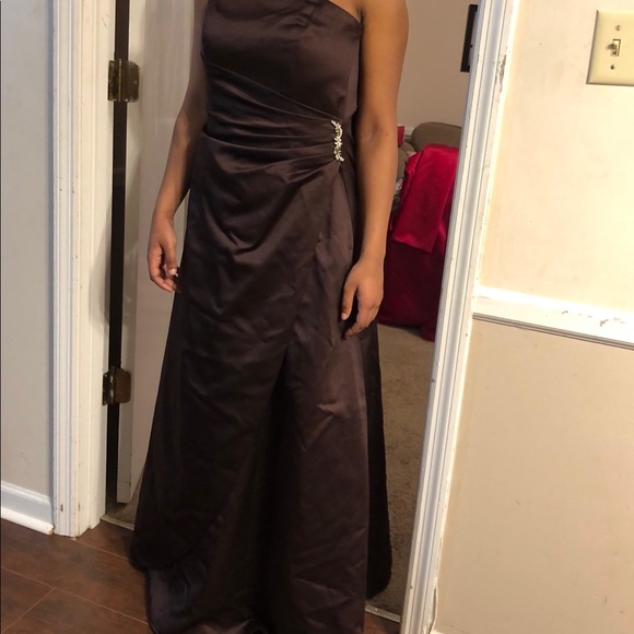 David’s Bridal gown - Picture 2 of 8